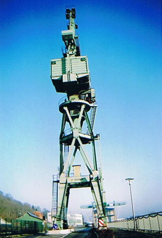 Werft Boitzenburg (2006). Kran vom Typ Möwe, Baujahr 1978, 20 Tonnen Hebeleistung.