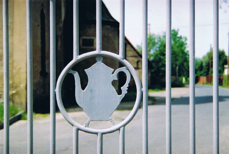 Tor zum Porzellanfabrik Gera-Roschütz (2001)